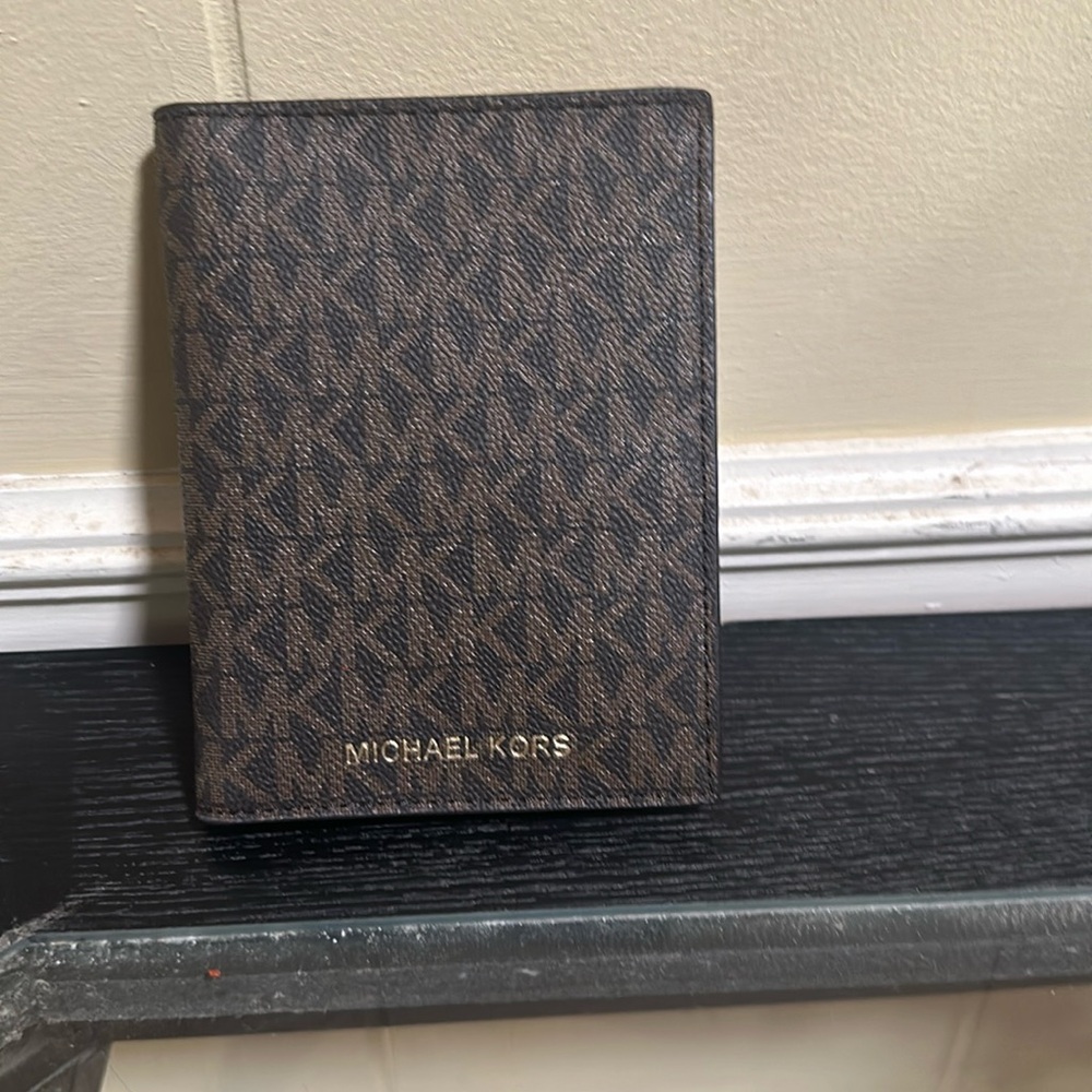 Michael kors passport/ ID holder